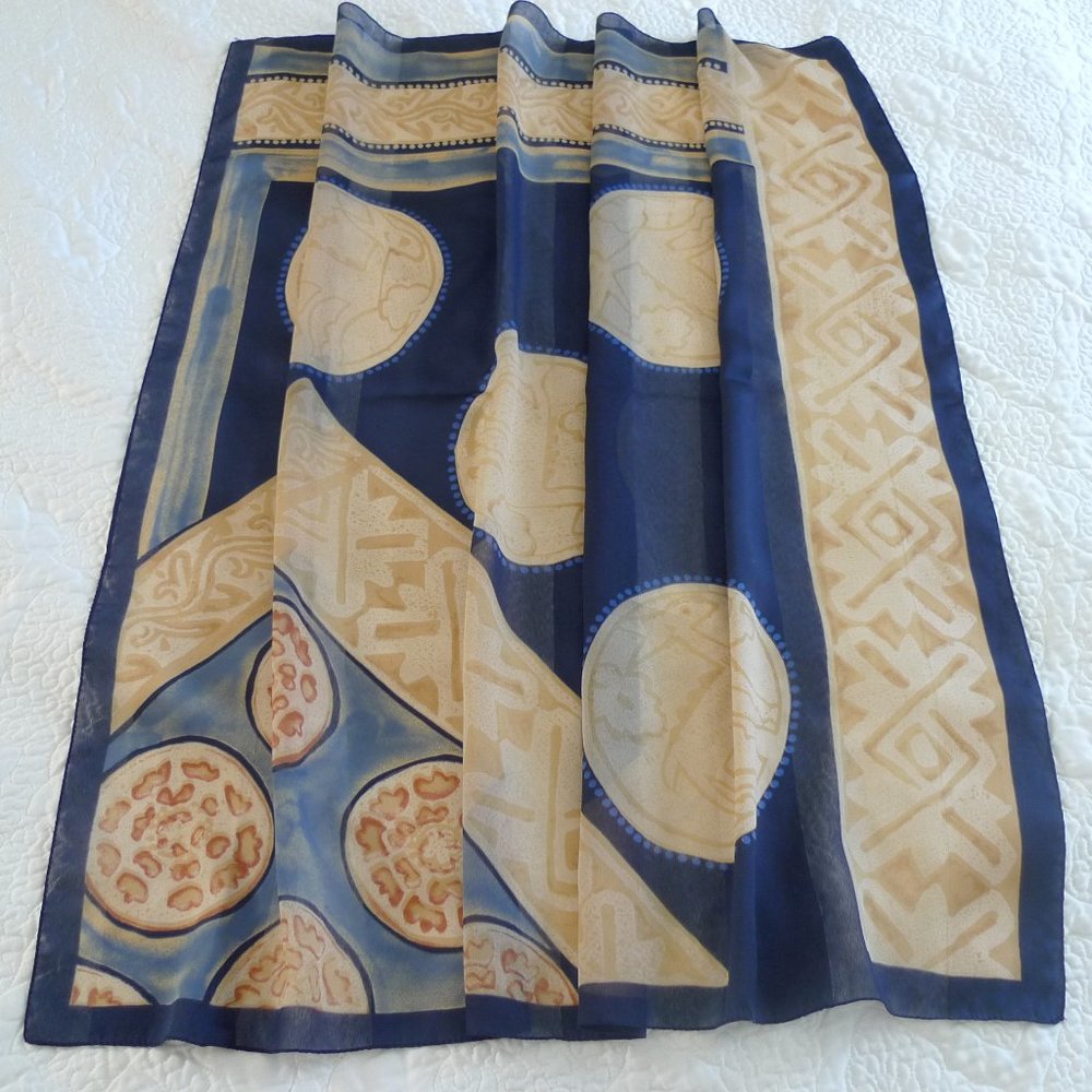 NWOT     WOMENS SCARF  -  Modern Angles Design